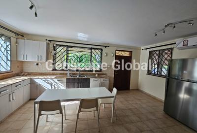 5 Bed House with En Suite in Runda