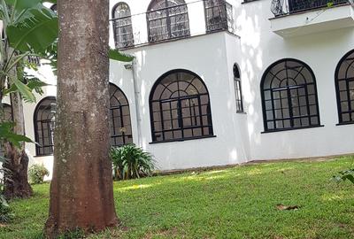 4 Bed Townhouse with En Suite at Riverside Drive - 2