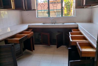 4 Bed Townhouse with En Suite in Westlands Area