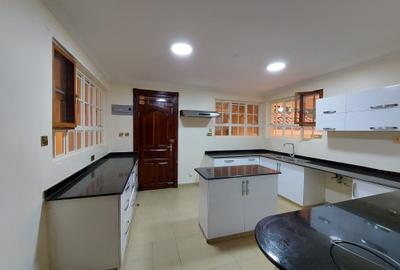 4 Bed Townhouse with En Suite in Kyuna