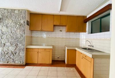 1 Bed Apartment with Swimming Pool at Wood Avenue - 3