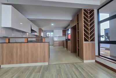 4 Bed House with En Suite in Membley - 4