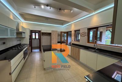 5 Bed Townhouse with En Suite in Lavington