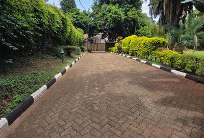 4 Bed Townhouse with En Suite in Hill View - 3