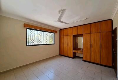 3 Bed Apartment with En Suite at Moyne Drive - 3