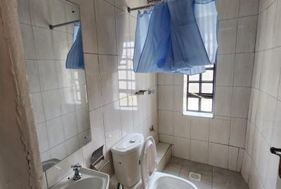 1 Bed House with En Suite in Lavington - 3