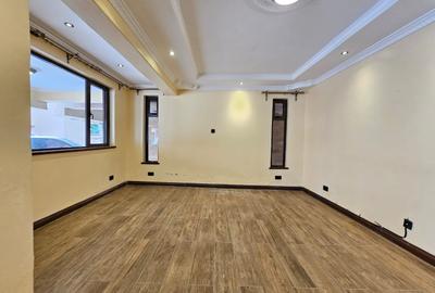 5 Bed Townhouse with En Suite in Lavington - 4