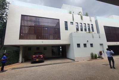 5 Bed Townhouse with En Suite in Lavington - 4
