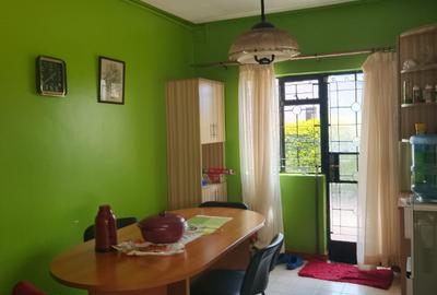 5 Bed House with Garden in Ridgeways - 4