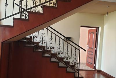 4 Bed Townhouse with En Suite in Lavington - 4