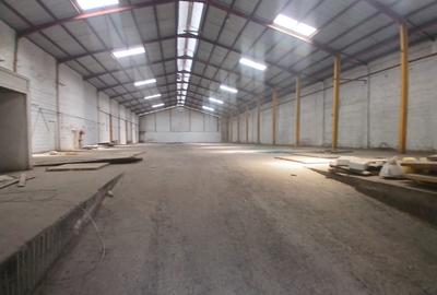 14,500 ft² Warehouse with Parking in Industrial Area - 2