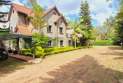 5 Bed Townhouse with En Suite at Othaya Road