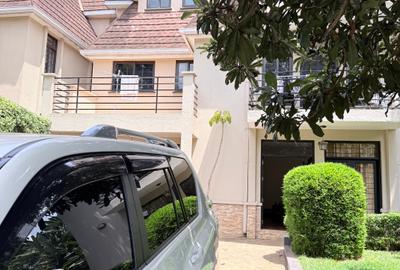 6 Bed Townhouse with En Suite in Lavington - 3