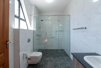 6 Bed Townhouse with En Suite in Karen
