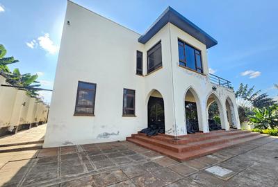 5 Bed House with En Suite in Runda