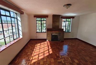 5 Bed Villa with En Suite in Lavington - 4