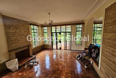 4 Bed House with En Suite in Nyari