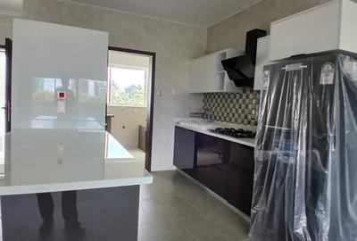 Serviced 2 Bed Apartment with En Suite at Riverside Gardens