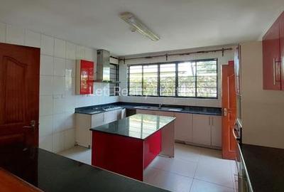 5 Bed Townhouse with En Suite in Lavington - 4