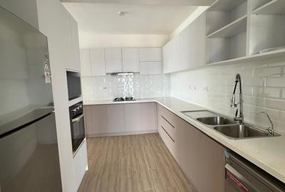 Serviced 3 Bed Apartment with En Suite in Kileleshwa