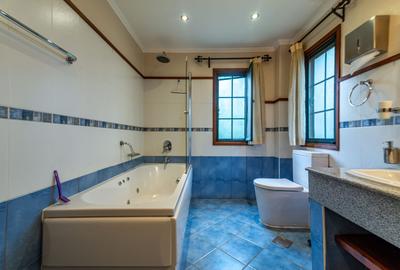 4 Bed Villa with En Suite in Ridgeways - 4