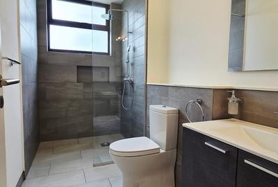 4 Bed Apartment with En Suite at Riverside Drive - 4