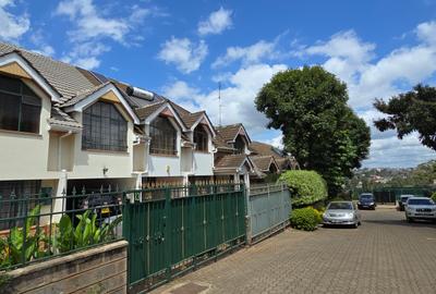 5 Bed Townhouse with En Suite at Lavington Road Green