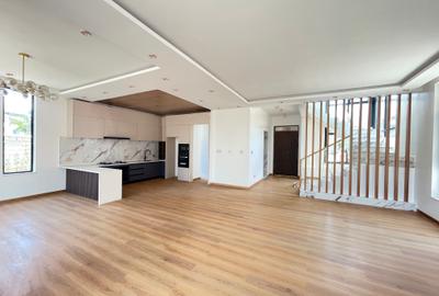 5 Bed Townhouse with En Suite in Lavington - 3