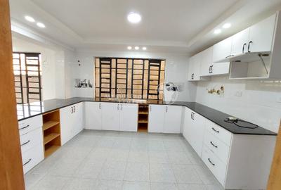 4 Bed House with En Suite in Membley
