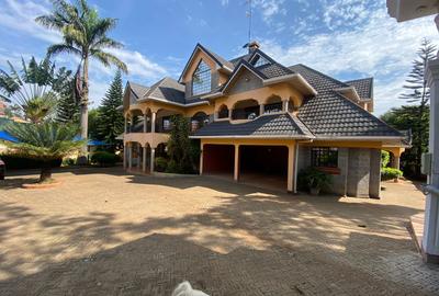 5 Bed House with En Suite in Runda