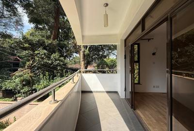 3 Bed Apartment with En Suite in Rhapta Road