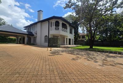 5 Bed House with En Suite in Runda