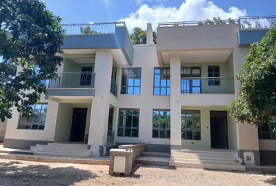 5 Bed House in Garden Estate - 3
