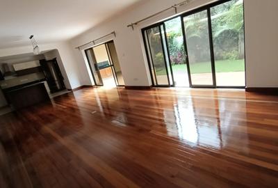 4 Bed Villa with En Suite at Lavington - 2