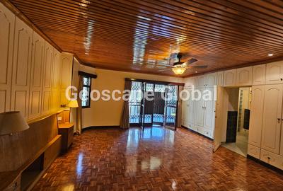 5 Bed House with En Suite in Runda