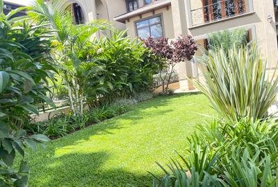 5 Bed Townhouse with En Suite in Lavington