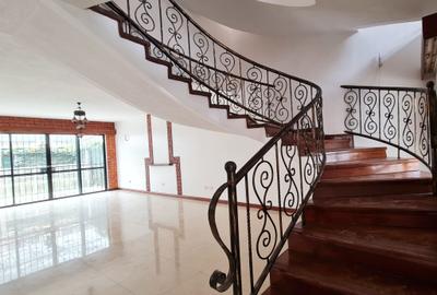 5 Bed Townhouse with En Suite at Brookside Drive