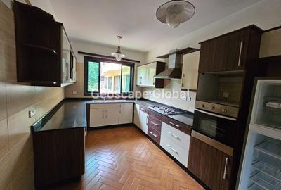 5 Bed Townhouse with En Suite in Kitisuru