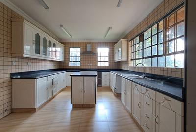 4 Bed House with En Suite in Kitisuru