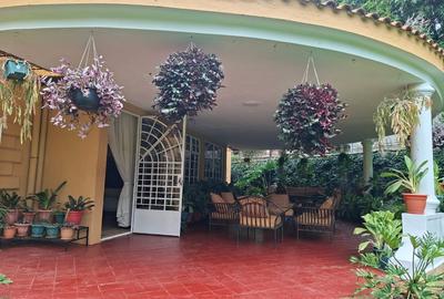 5 Bed Villa with En Suite in Runda - 2