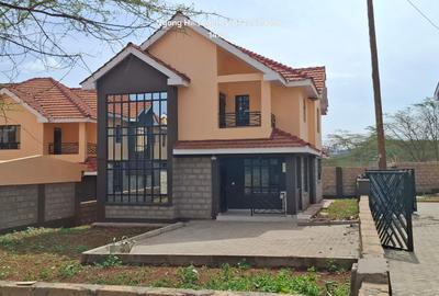 4 Bed Townhouse with En Suite at Rimpa