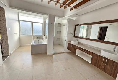 4 Bed Villa with En Suite in Spring Valley - 4