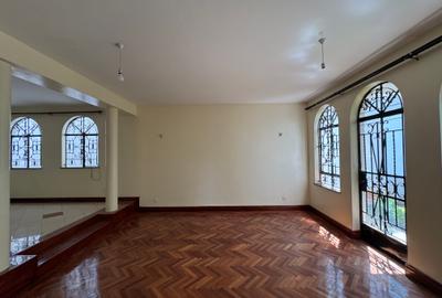 4 Bed Townhouse with En Suite in Riverside - 2