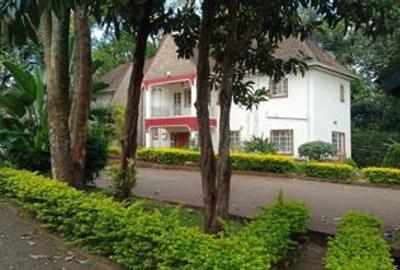 5 Bed House with En Suite in Loresho