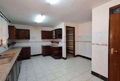 4 Bed Townhouse with En Suite at Lavington