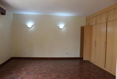 5 Bed Townhouse with En Suite in Lavington
