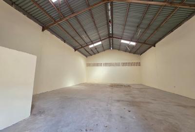3,500 ft² Warehouse with Parking in Industrial Area - 3