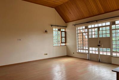 6 Bed House with En Suite in Runda - 3
