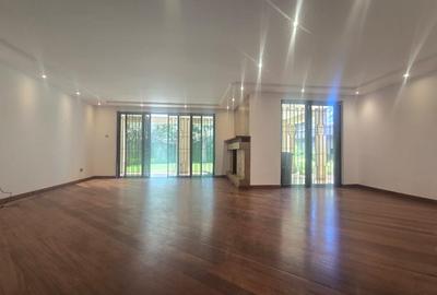 5 Bed House with En Suite in Lavington