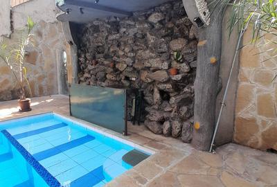 4 Bed House with En Suite in Spring Valley